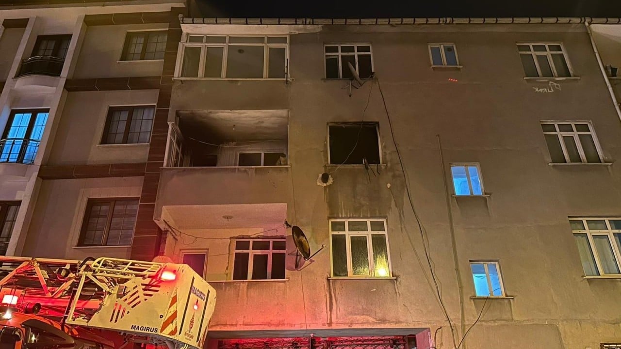 Foto - Sancaktepe'de korku dolu anlar! Alevlere teslim olan binada 1 kişi hastaneye kaldırıldı