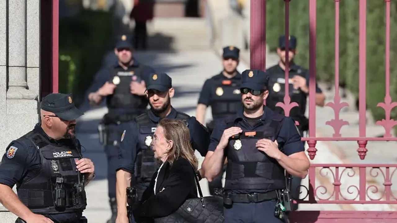 Foto - Sanchez yine dostluğunu yaptı! Türkiye'ye gelmek isteyen teröristleri paketledi