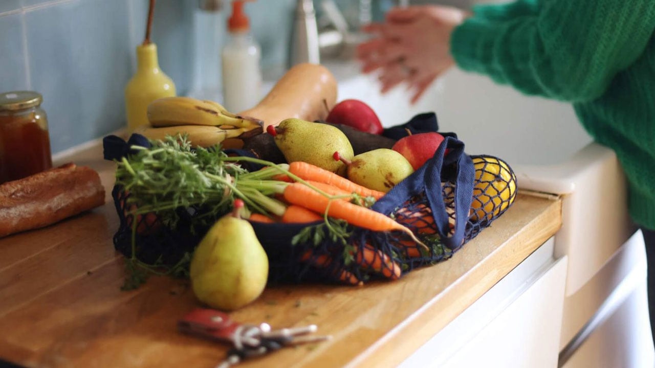 Foto - Sandığınız gibi masum olmayabilir! Meyveyi karbonatla yıkayanlar dikkat