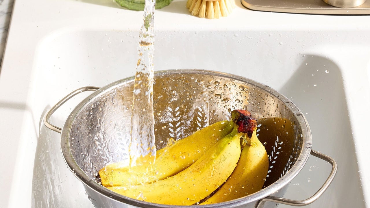 Foto - Sandığınız gibi masum olmayabilir! Meyveyi karbonatla yıkayanlar dikkat