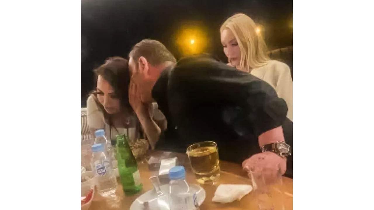 Foto - Sanık fotoğraflarının meydanlarda ne işi var? Uçkur düşkünü Tanju’nun afişleri hala kaldırılmadı