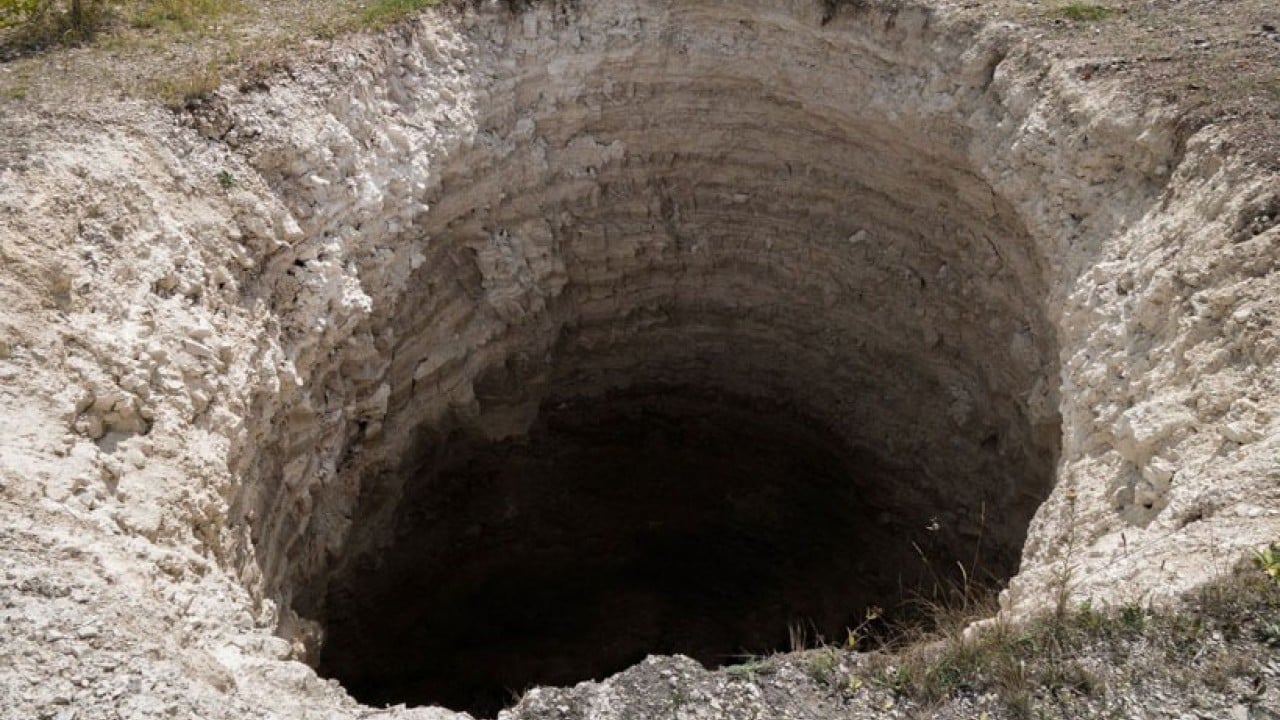 Foto - Saniyeler içinde devasa çukurlar: Obruklar modern şehirlerin kabusu oldu