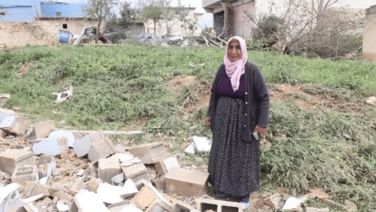 Foto - Saniyeler içinde evsiz kaldı: 'Silah sıktılar sandım, baktım evim yıkıldı'