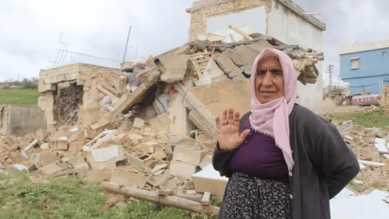 Foto - Saniyeler içinde evsiz kaldı: 'Silah sıktılar sandım, baktım evim yıkıldı'