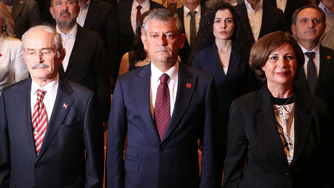 Foto - Sanki Türkiye’yi defalarca şikayet eden kendisi değildi! Özgür'de 180 derecelik dönüş