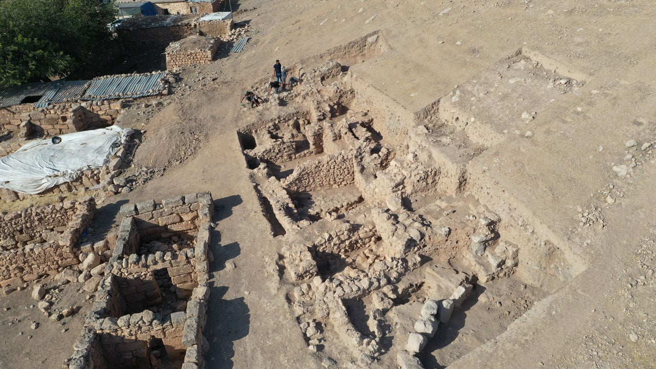 Foto - Şanlıurfa’da 3 bin yıllık keşif! Soğmatar Antik Kenti’nde kamusal yapı ortaya çıkarıldı