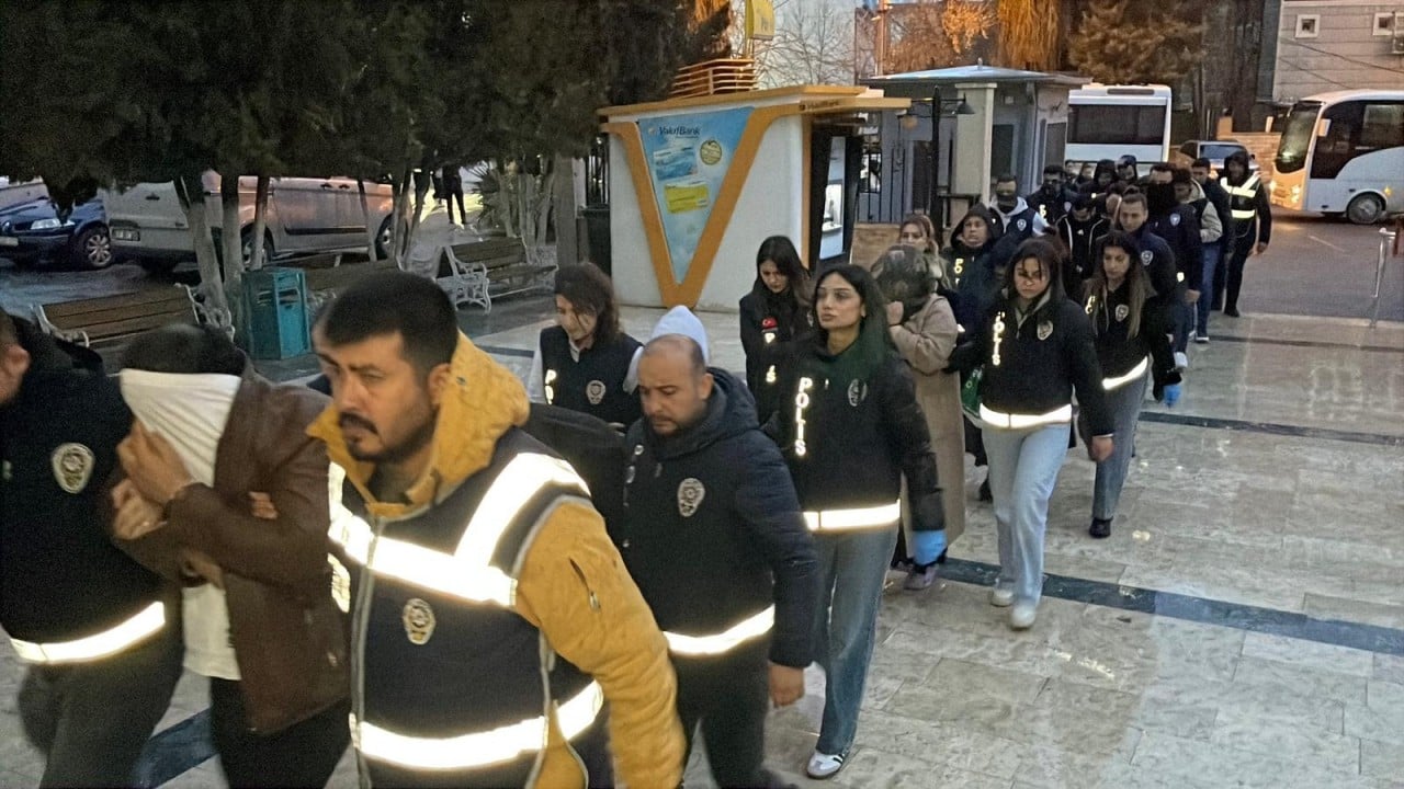 Foto - Şanlıurfa’da bataklık operasyonu: 27 alçak tutuklandı! Masaj salonu maskeli fuhuş yuvalarına darbe