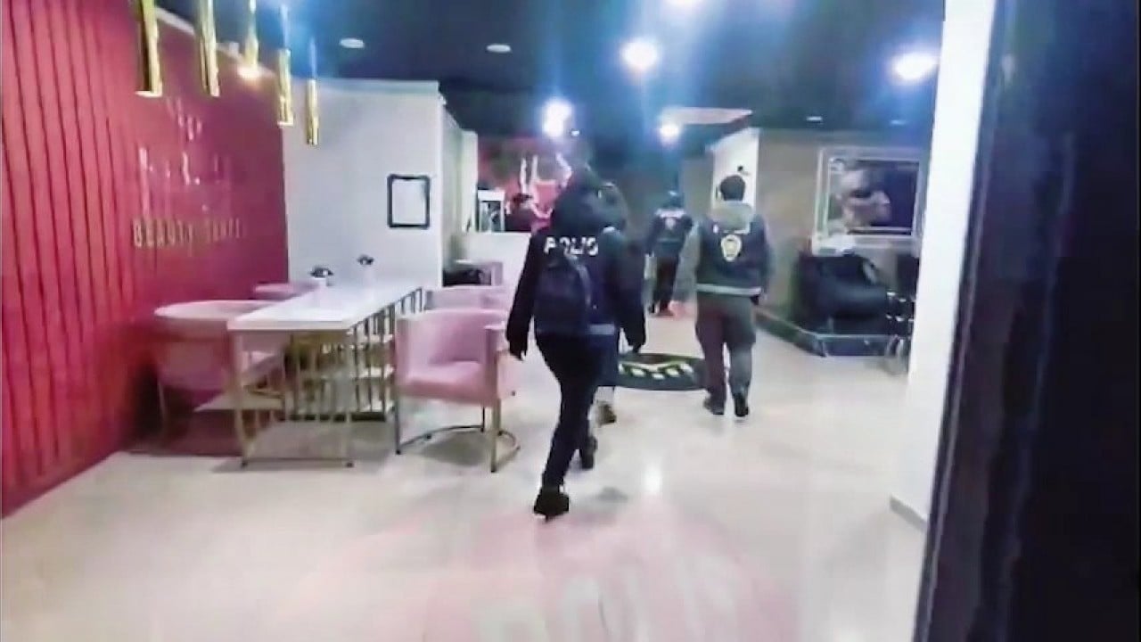 Foto - Şanlıurfa’da bataklık operasyonu: 27 alçak tutuklandı! Masaj salonu maskeli fuhuş yuvalarına darbe