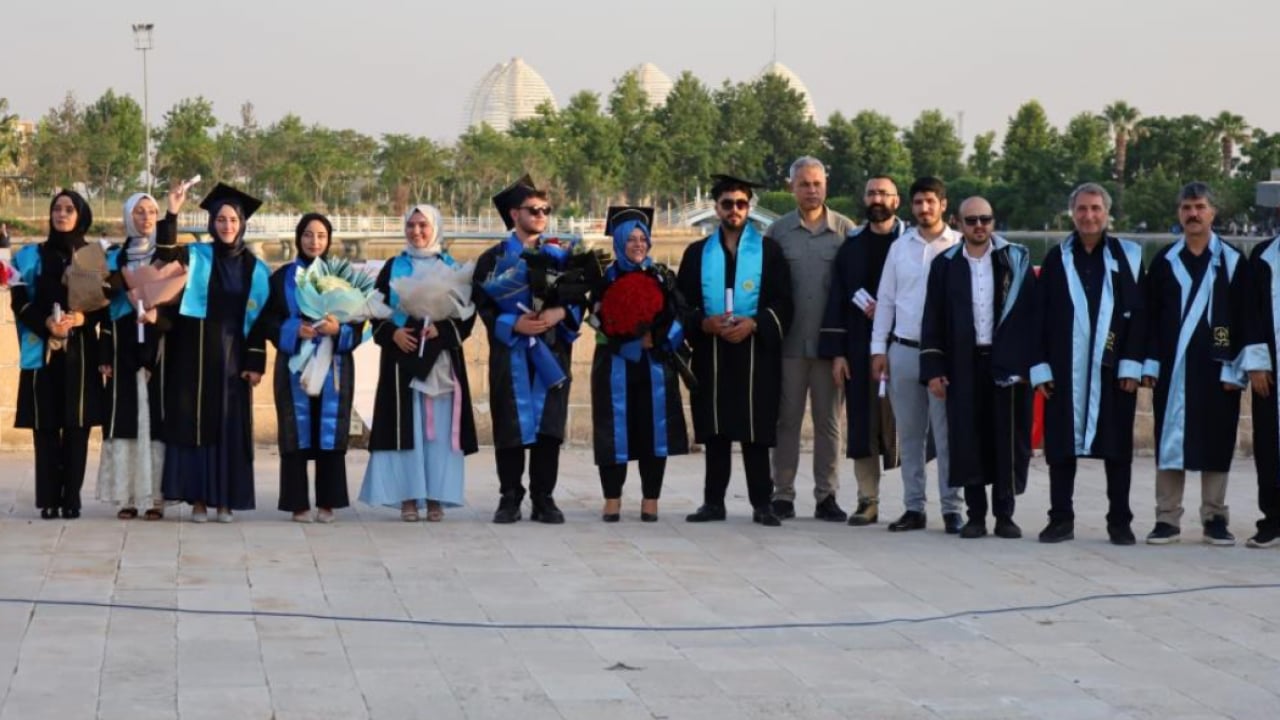 Foto - Şanlıurfa'da duygulandıran mezuniyet! Anne ve oğlu birlikte kep attı