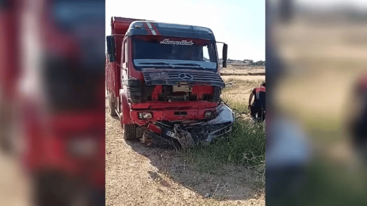 Foto - Şanlıurfa'da feci kaza: Otomobil tırın altına girdi!