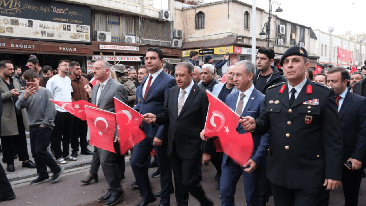 Foto - Şanlıurfa'da kurtuluş coşkusu: Rabia meydanında büyük katılım...