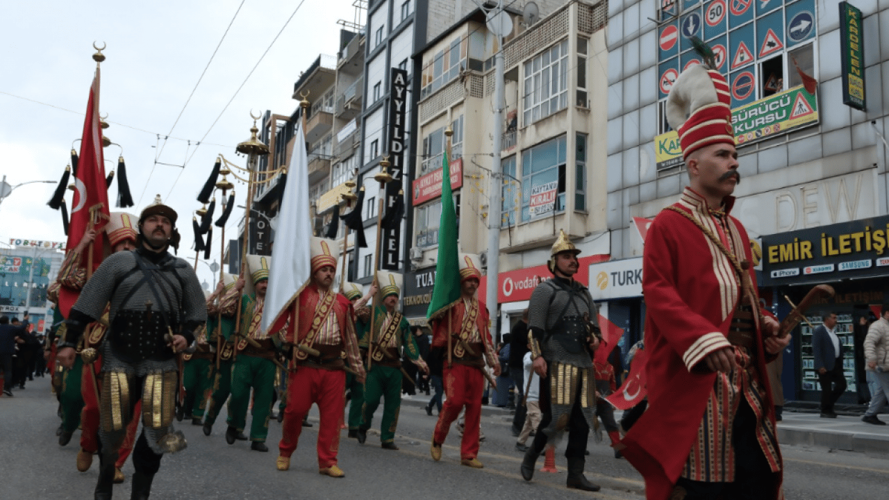 Şanlıurfa'da kurtuluş coşkusu: Rabia meydanında büyük katılım...