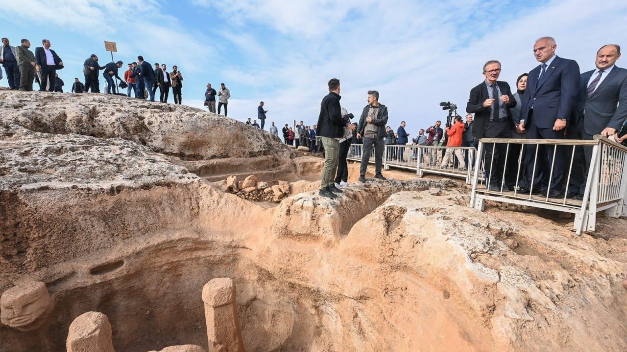 Foto - Şanlıurfa’da tarih resmen fışkırdı: Ağzı dikili "ölüm yüzü" heykeli bilim dünyasını heyecanlandırdı