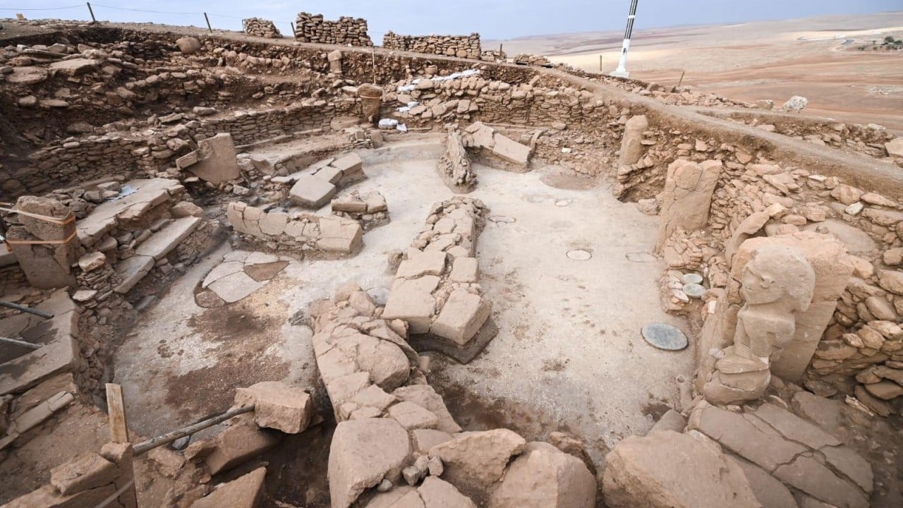 Foto - Şanlıurfa’da tarih resmen fışkırdı: Ağzı dikili "ölüm yüzü" heykeli bilim dünyasını heyecanlandırdı
