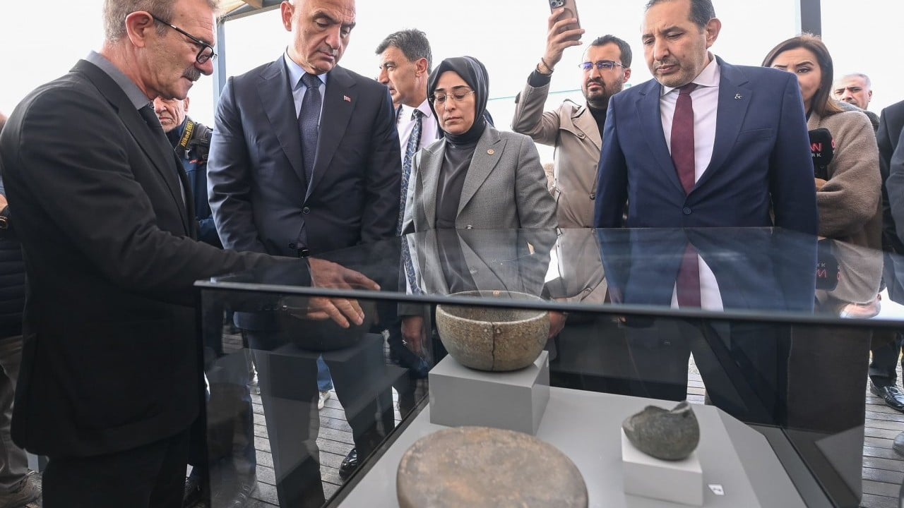 Foto - Şanlıurfa’da tarih resmen fışkırdı: Ağzı dikili "ölüm yüzü" heykeli bilim dünyasını heyecanlandırdı