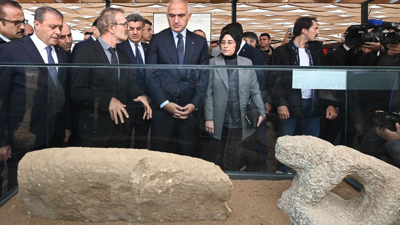 Foto - Şanlıurfa’da tarih resmen fışkırdı: Ağzı dikili "ölüm yüzü" heykeli bilim dünyasını heyecanlandırdı