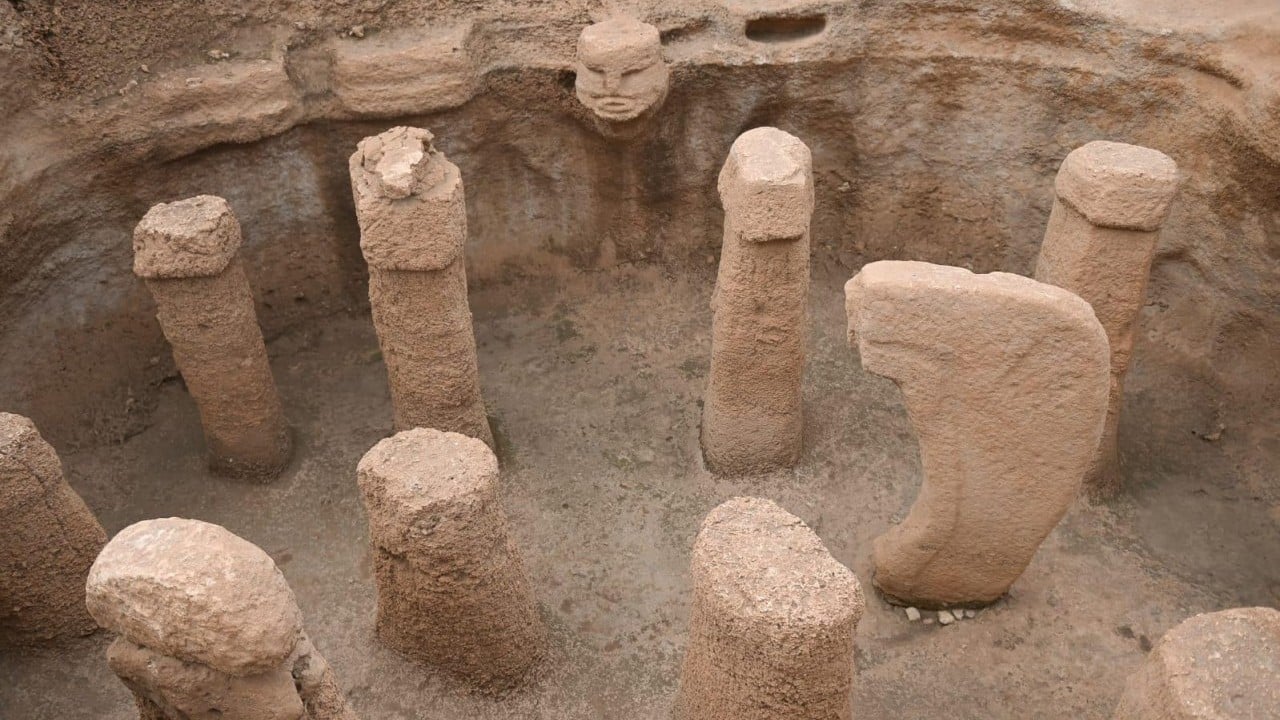 Foto - Şanlıurfa’da tarih resmen fışkırdı: Ağzı dikili "ölüm yüzü" heykeli bilim dünyasını heyecanlandırdı