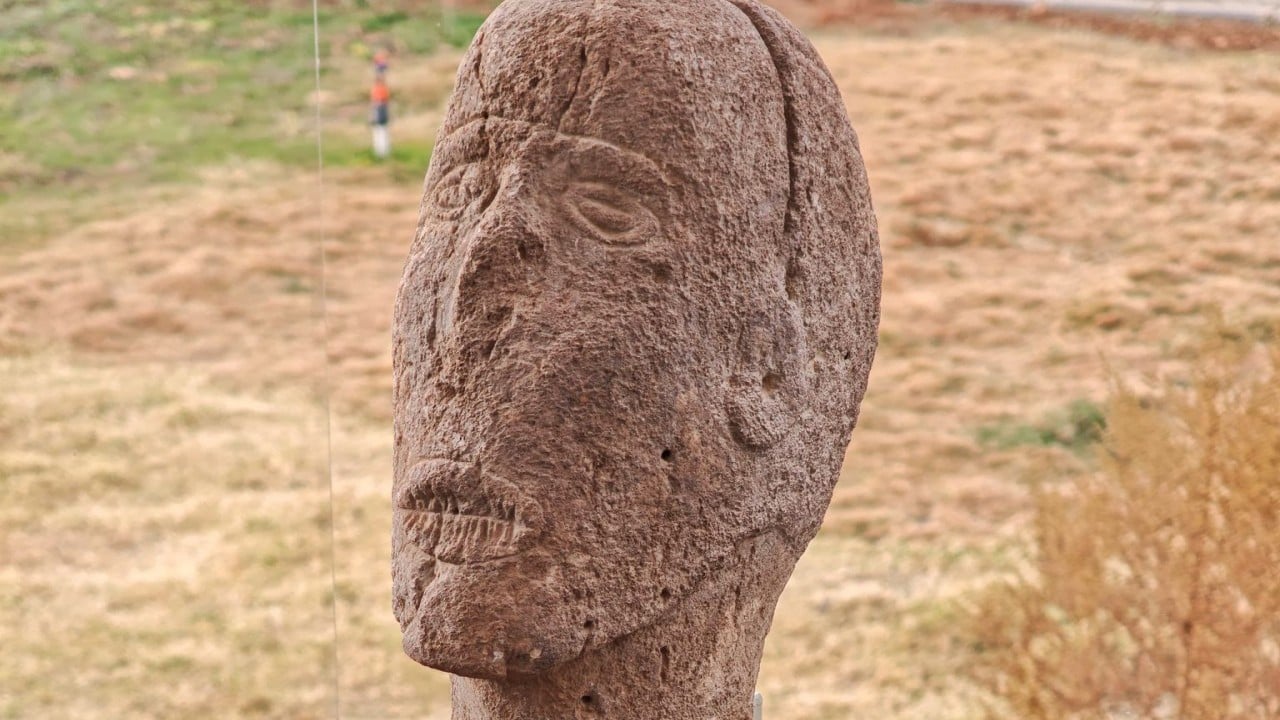 Foto - Şanlıurfa’da tarih resmen fışkırdı: Ağzı dikili "ölüm yüzü" heykeli bilim dünyasını heyecanlandırdı