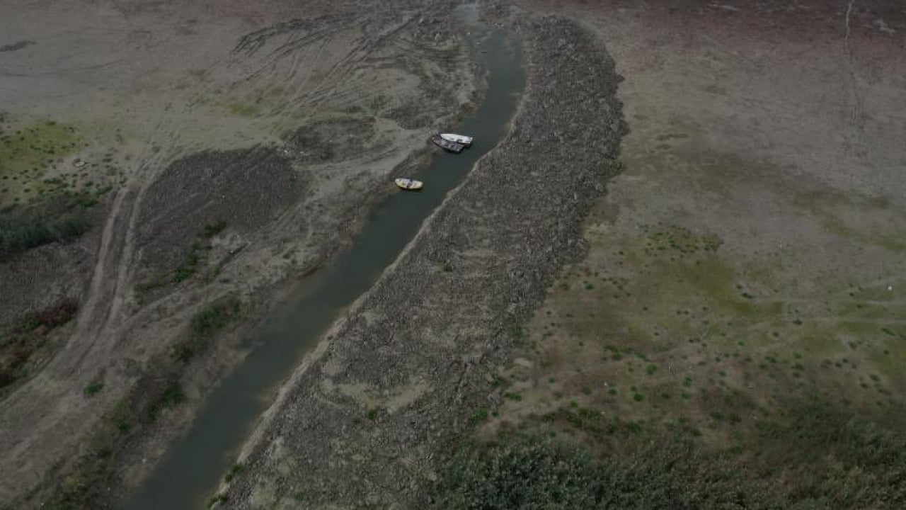 Foto - Sapanca Gölü kuruyor! Tekneler karada kaldı: Halk kuraklık krizi ile karşı karşıya