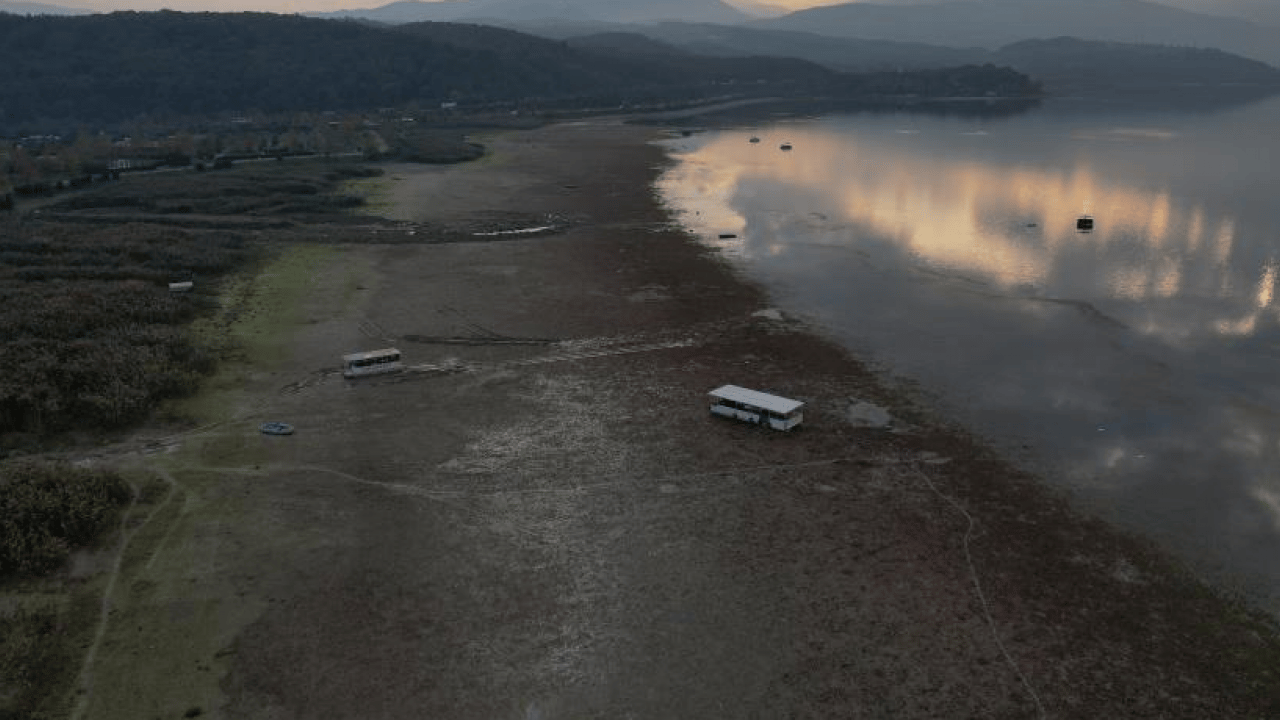 Foto - Sapanca Gölü kuruyor! Tekneler karada kaldı: Halk kuraklık krizi ile karşı karşıya