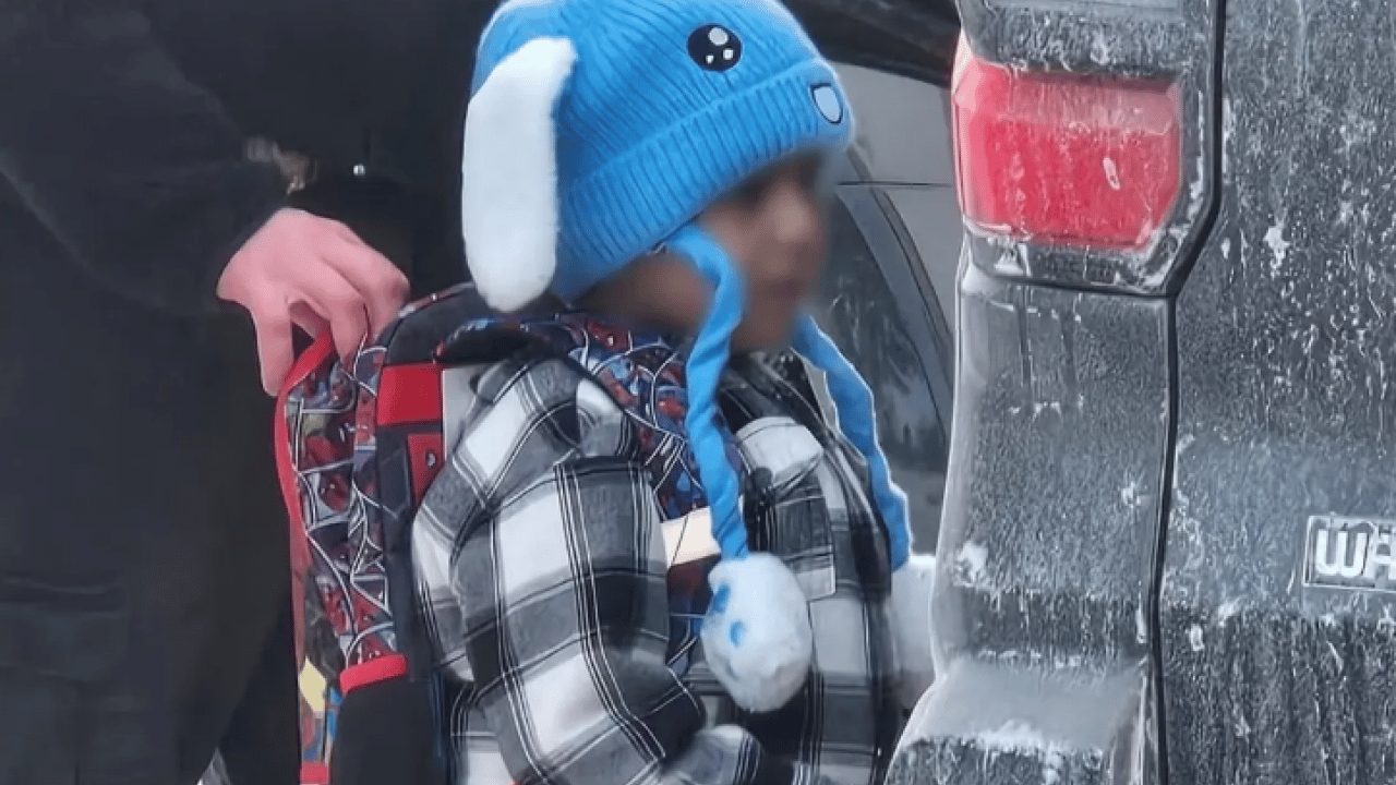 Foto - Şapka takan 5 yaşındaki çocuk gözaltına alındı... ABD ile ilgili yeni gelişme! Ortalık karıştı