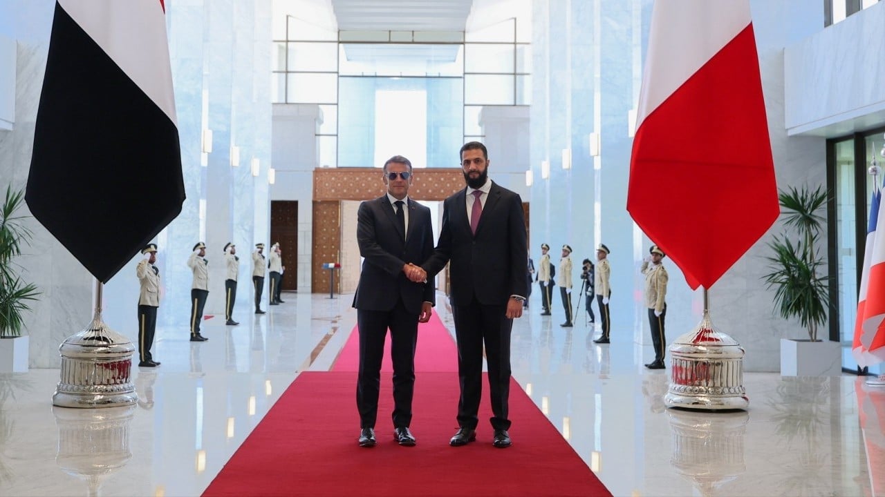 Foto - Şara görüşmesine damga vurdu! Macron’dan bir garip imaj