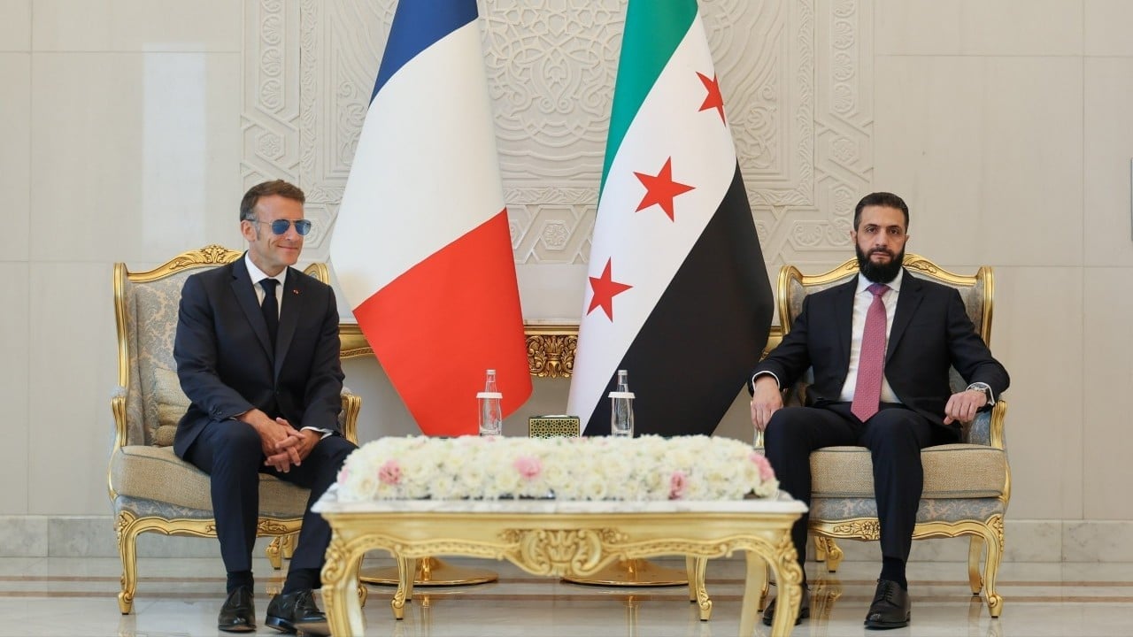 Foto - Şara görüşmesine damga vurdu! Macron’dan bir garip imaj