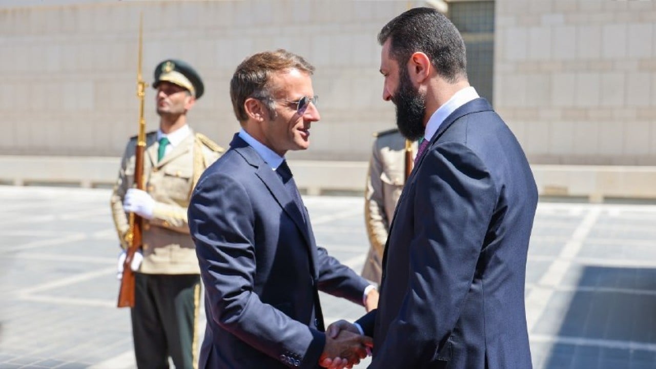 Foto - Şara görüşmesine damga vurdu! Macron’dan bir garip imaj