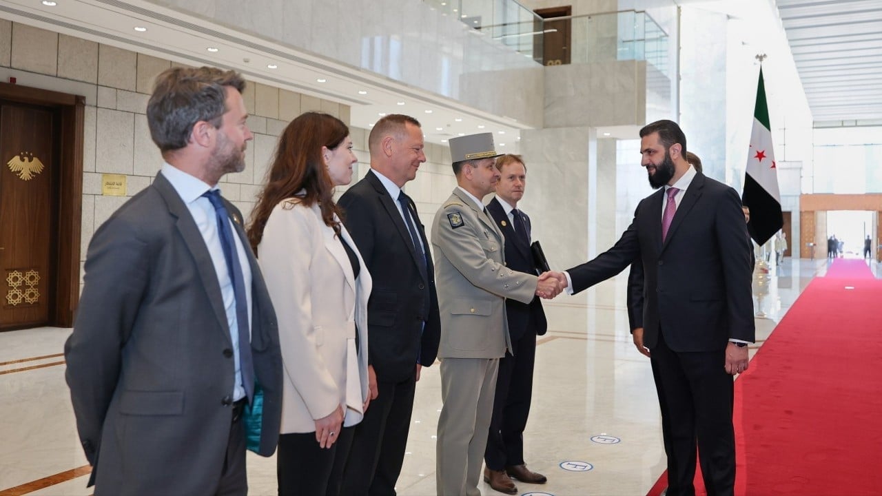 Foto - Şara görüşmesine damga vurdu! Macron’dan bir garip imaj
