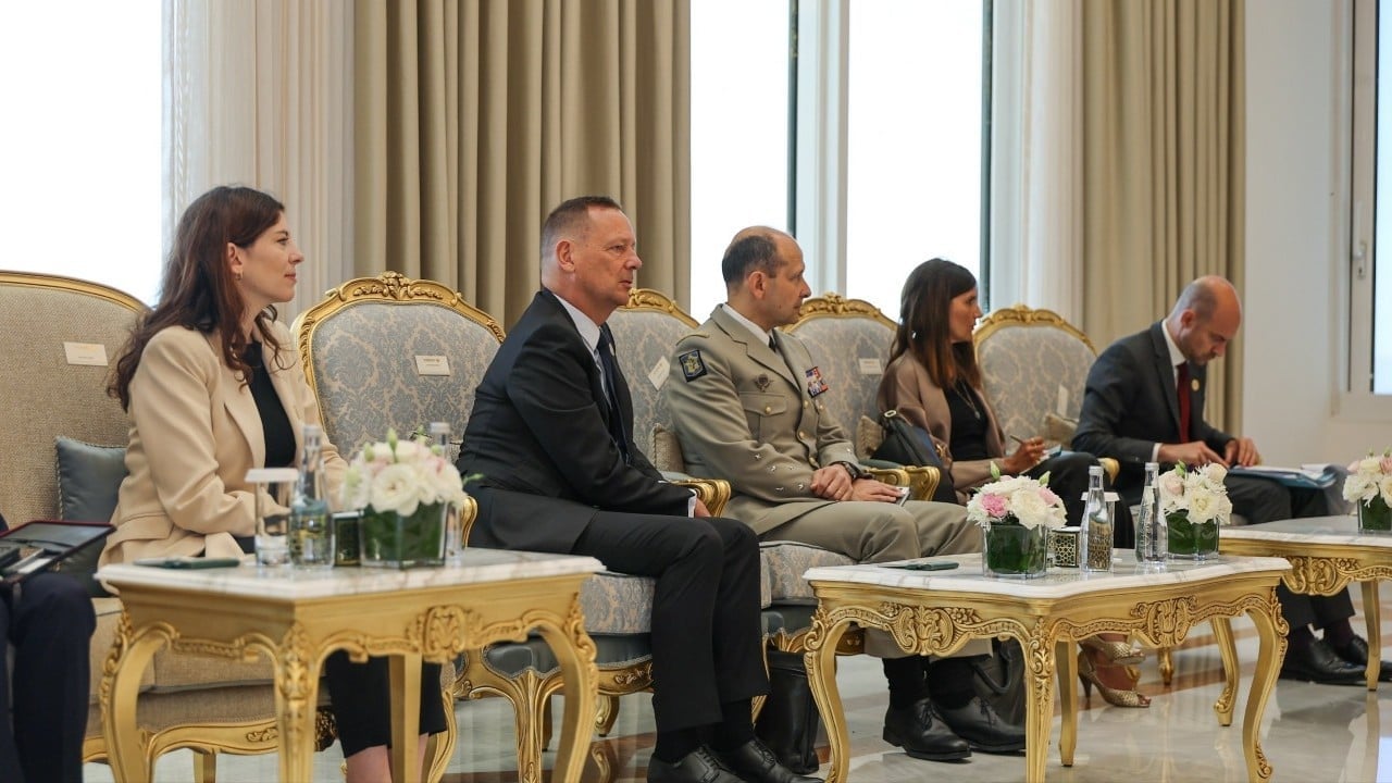 Foto - Şara görüşmesine damga vurdu! Macron’dan bir garip imaj