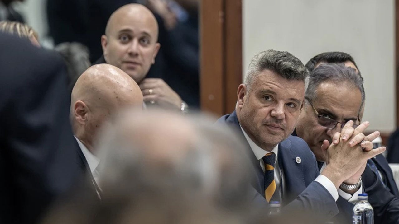 Saran'ın kanalından bomba hamle: Yıldız futbolcuyu sildiler!