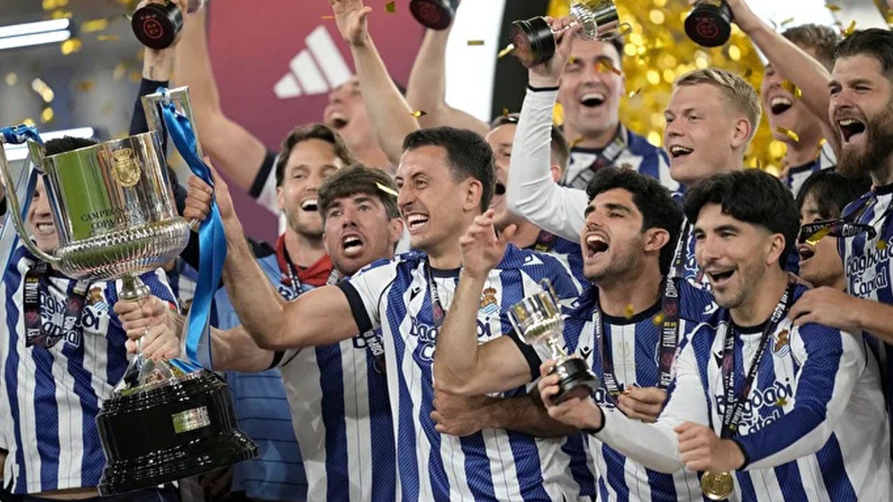 Foto - Saran'ın kanalından bomba hamle: Yıldız futbolcuyu sildiler!