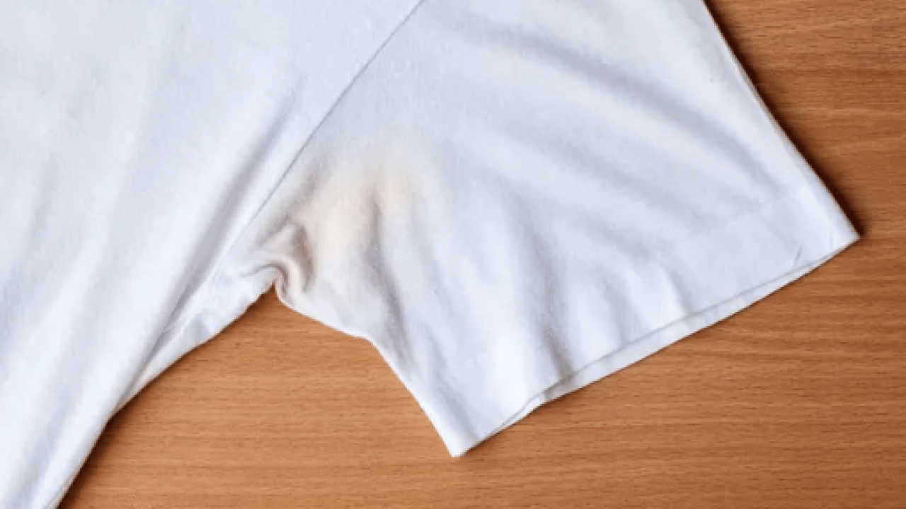 Sararan atletler artık kar gibi bembeyaz olacak! Tek adımla müthiş çözüme mutlaka bakın...