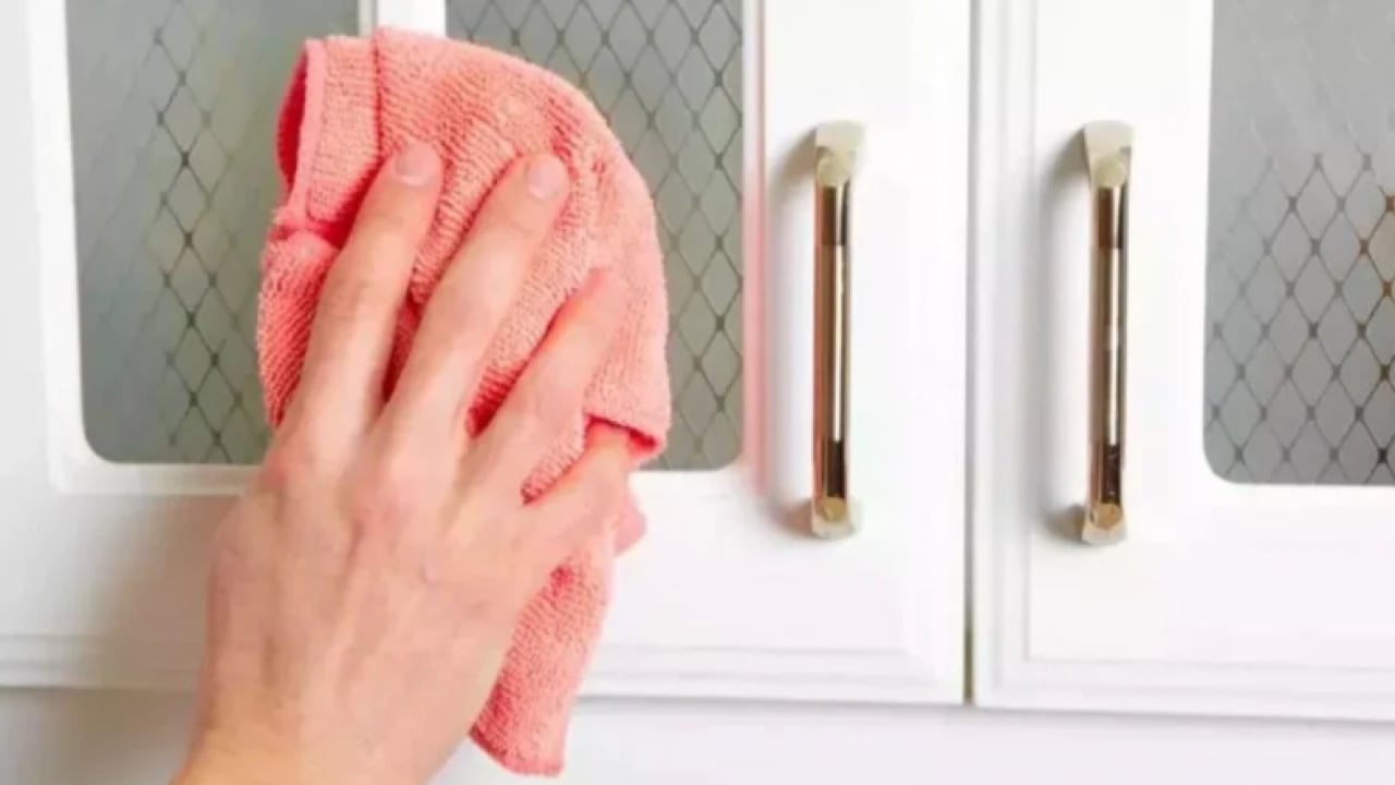 Foto - Sararan kulpları beyazlatmanın en kolay yolu! Çamaşır suyu bile hafif kalır!