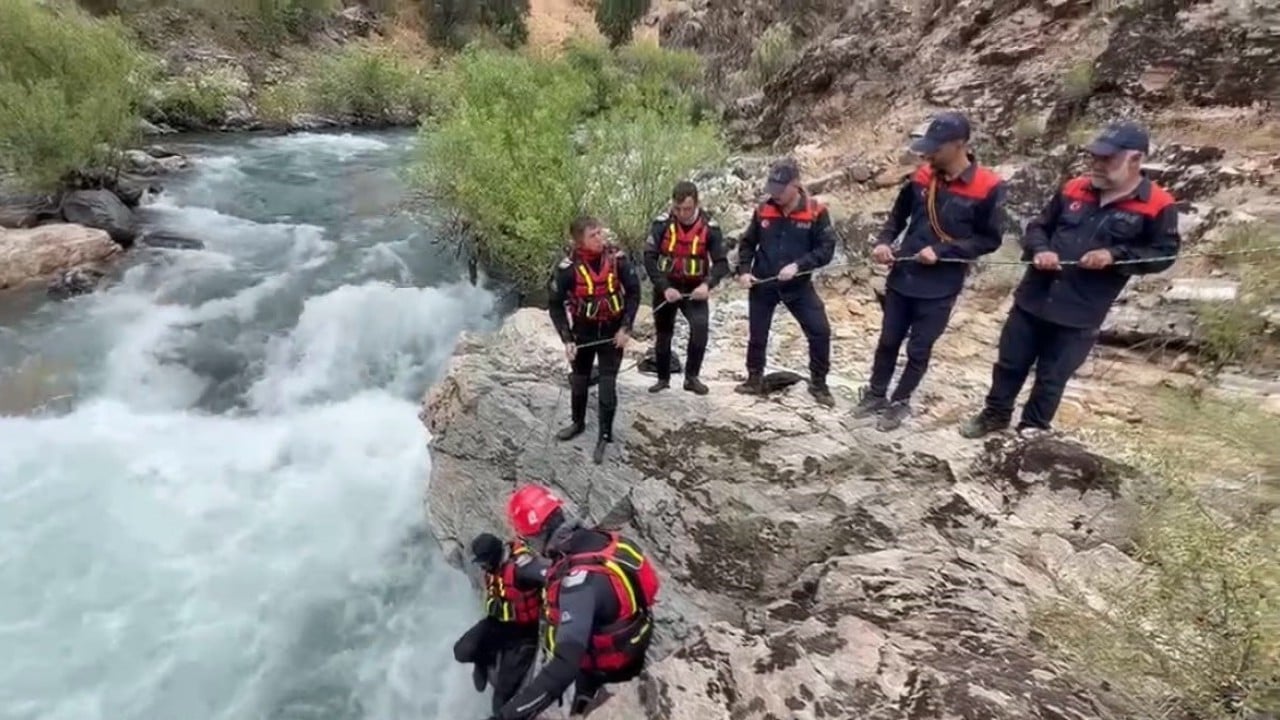 Foto - Sarım Çayı’nda acı bekleyiş! Akıntıya kapılan Vedat Karabulut’u arama çalışmaları 10’uncu gününde!