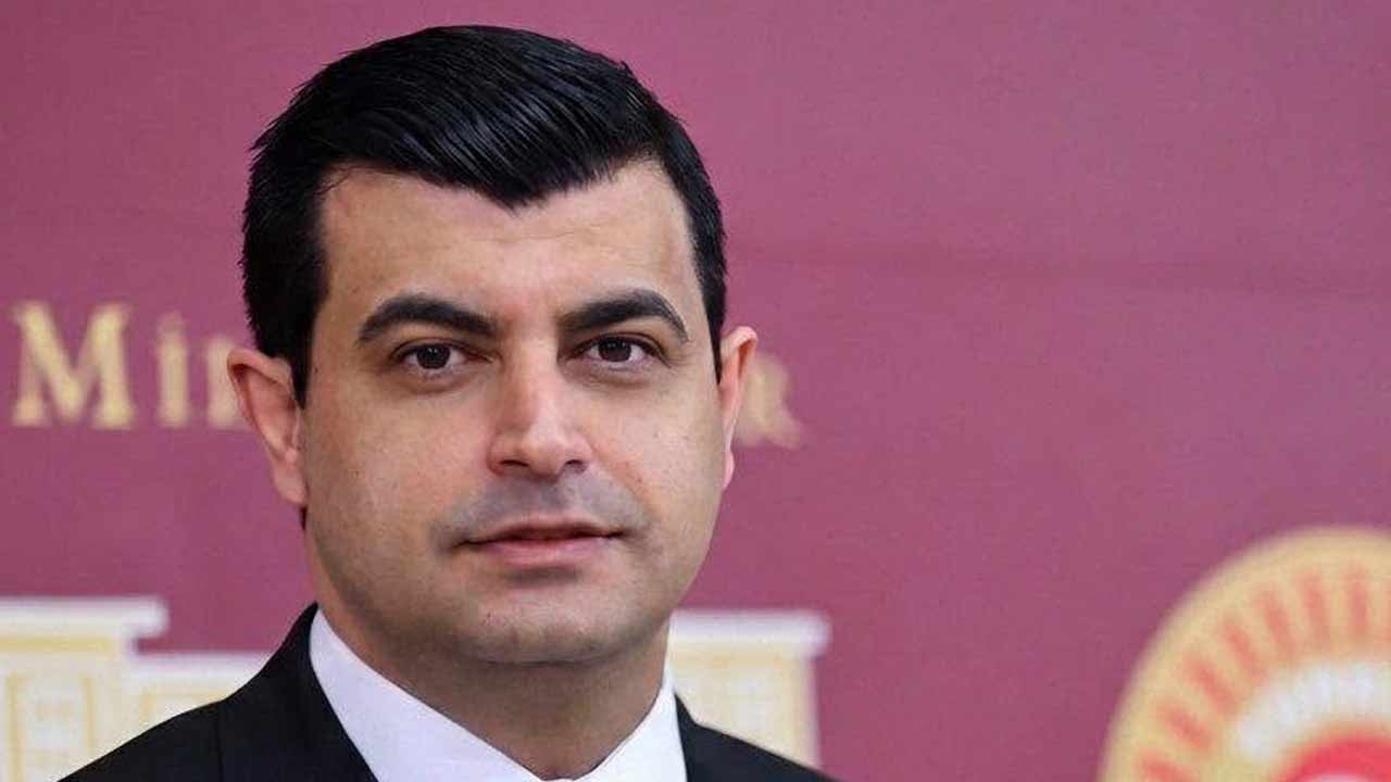 Foto - Şaşırtmadı... Yeni Parti'yi kuran Özgür Özel'in ilk icraatı çalmak oldu!..