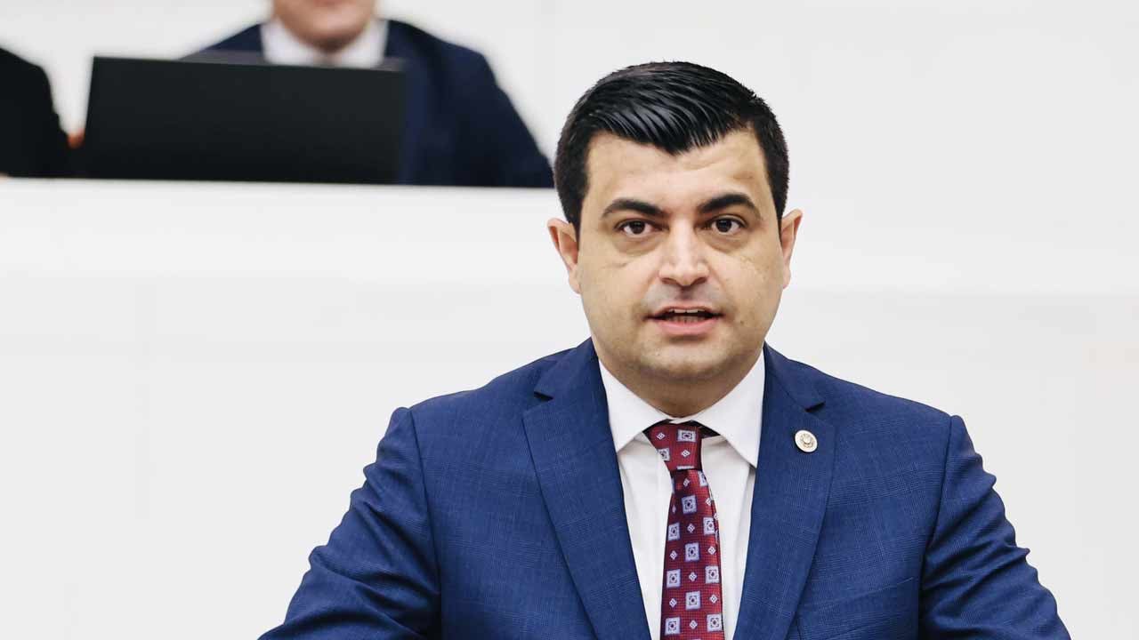 Foto - Şaşırtmadı... Yeni Parti'yi kuran Özgür Özel'in ilk icraatı çalmak oldu!..