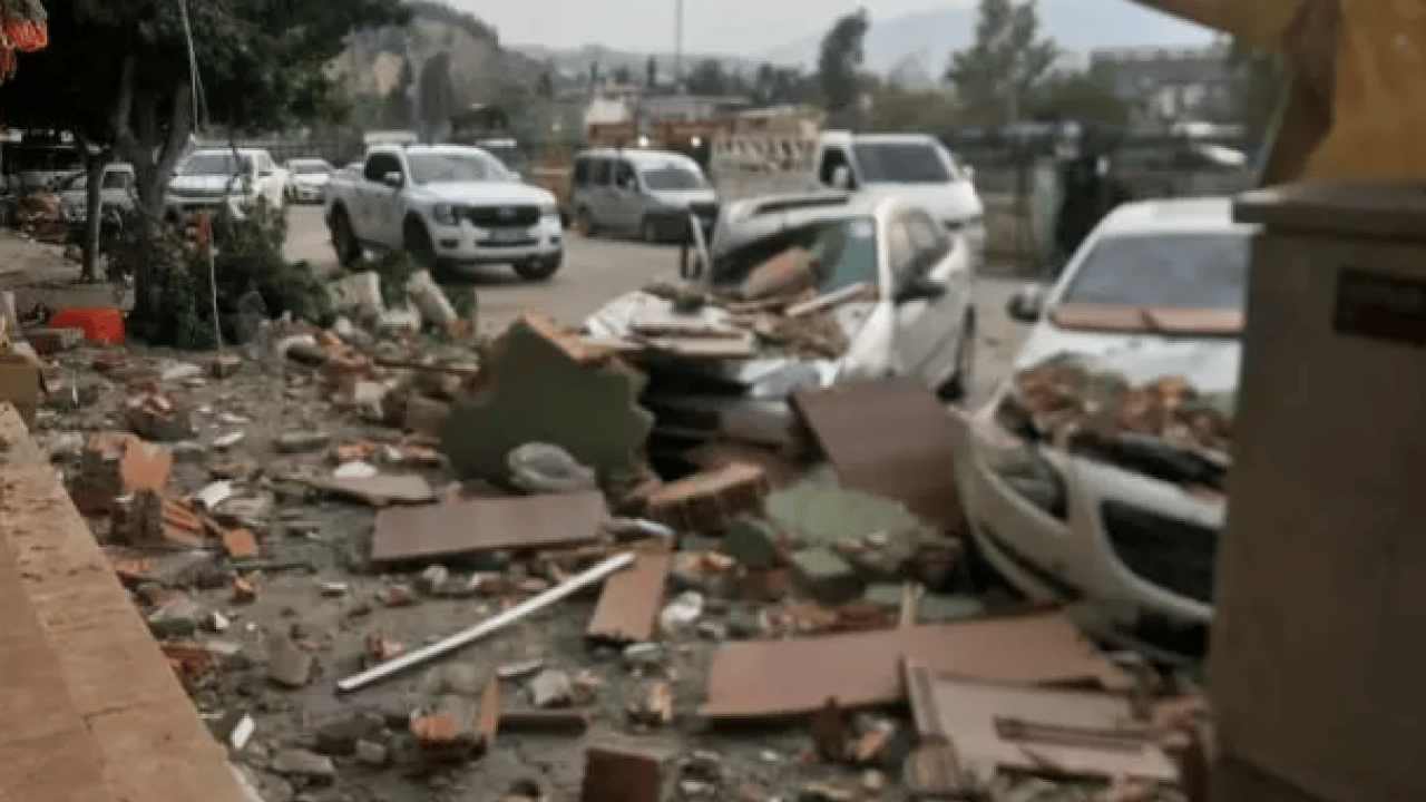 Savaştan çıkmış gibi: 3 araba ve 1 motor pert