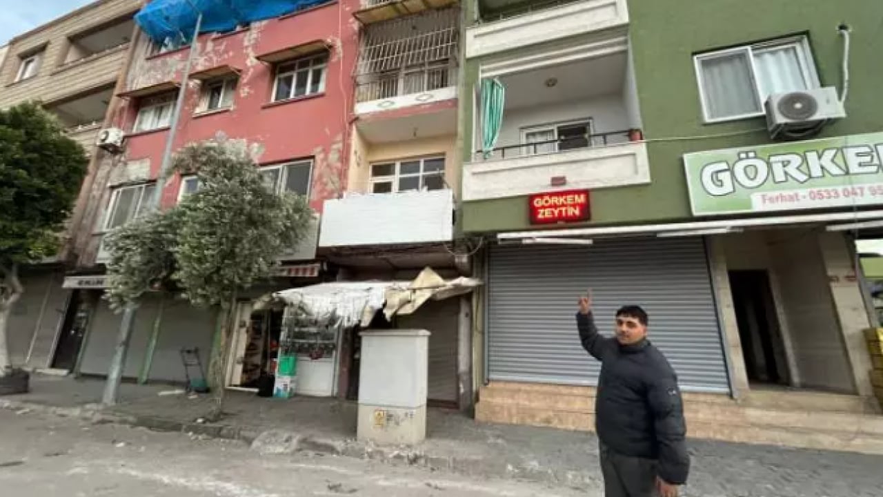 Foto - Savaştan çıkmış gibi: 3 araba ve 1 motor pert