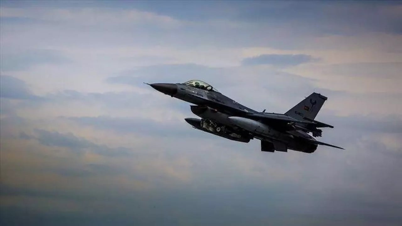 Foto - Savaş dört bir yanı sardı: F-16 savaş uçakları 'acil kodu' ile havaalanına inecek