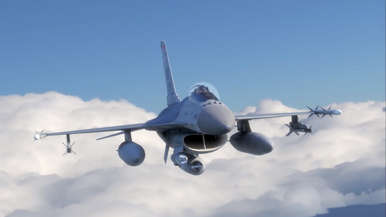 Foto - Savaş dört bir yanı sardı: F-16 savaş uçakları 'acil kodu' ile havaalanına inecek