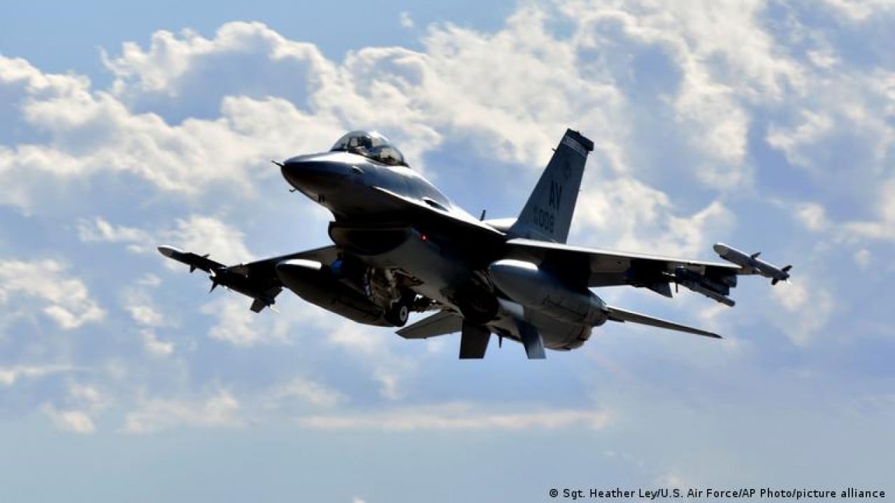 Foto - Savaş dört bir yanı sardı: F-16 savaş uçakları 'acil kodu' ile havaalanına inecek