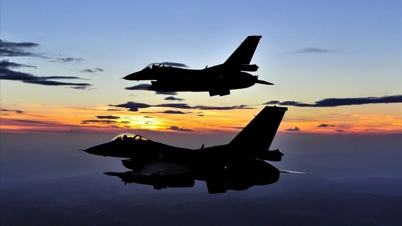 Foto - Savaş dört bir yanı sardı: F-16 savaş uçakları 'acil kodu' ile havaalanına inecek