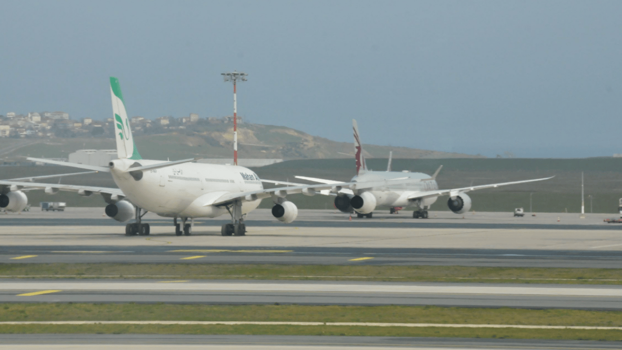 Savaş havayolunu da vurdu! İstanbul'da uçakların endişeli bekleyişi