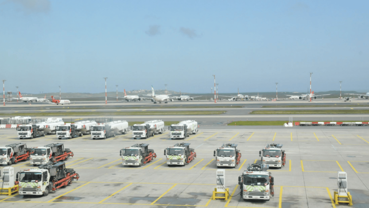 Foto - Savaş havayolunu da vurdu! İstanbul'da uçakların endişeli bekleyişi