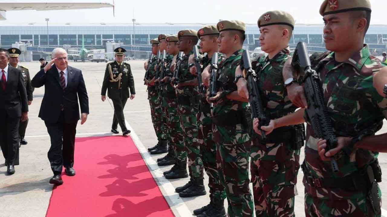 Foto - Savaş onları da vurdu! Türkiye'den 48 tane Kaan alacak olan ülke acil önlem planını duyurdu
