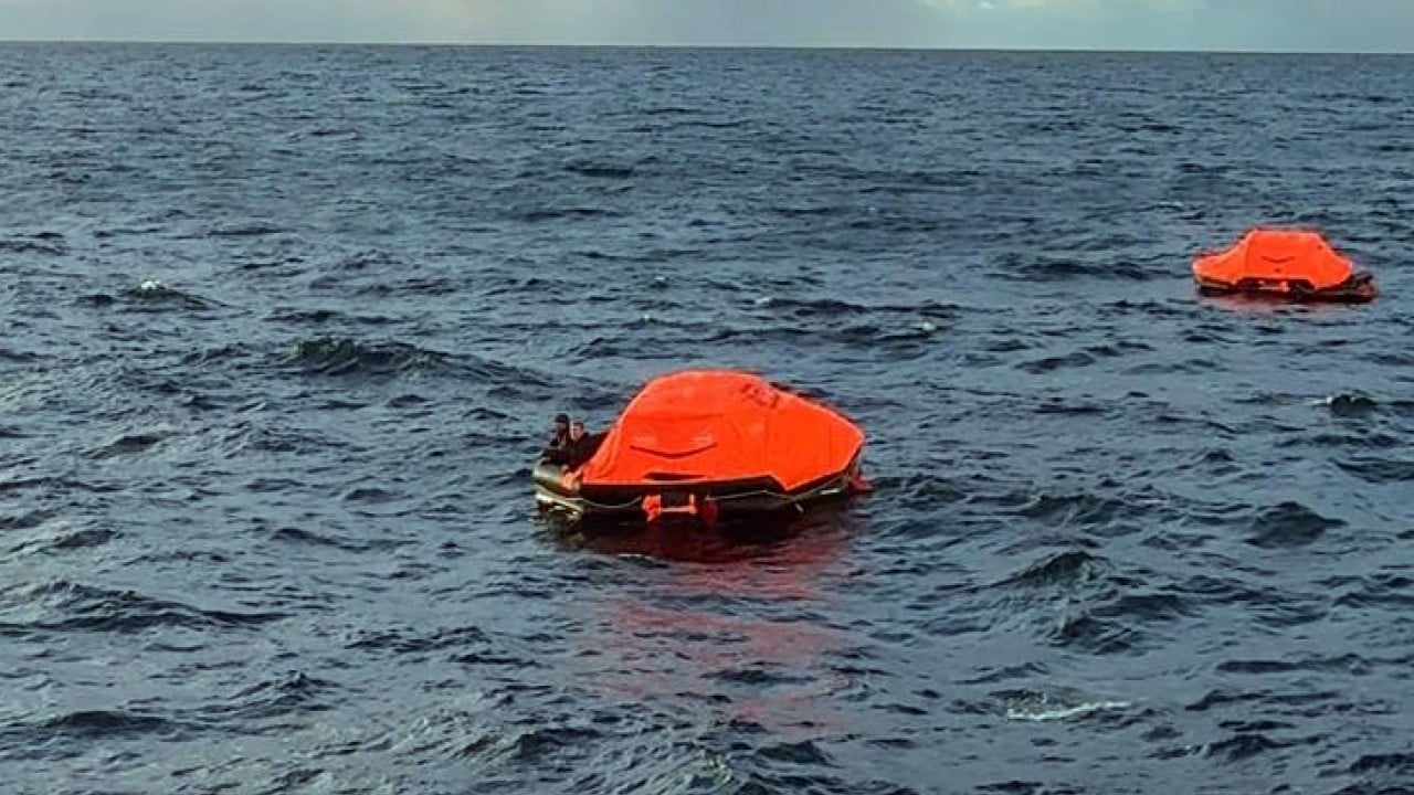 Foto - Savaş sahasında sıcak saatler! Türkiye'den giden gemi battı