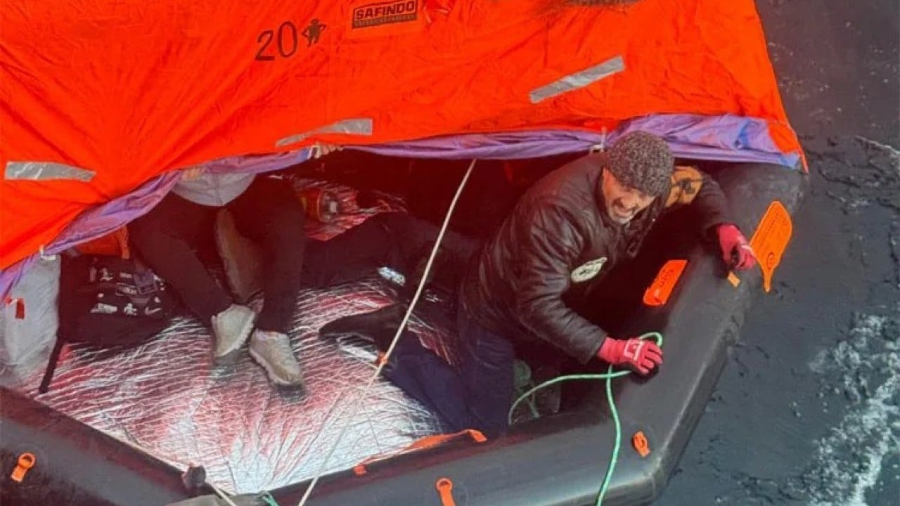 Foto - Savaş sahasında sıcak saatler! Türkiye'den giden gemi battı