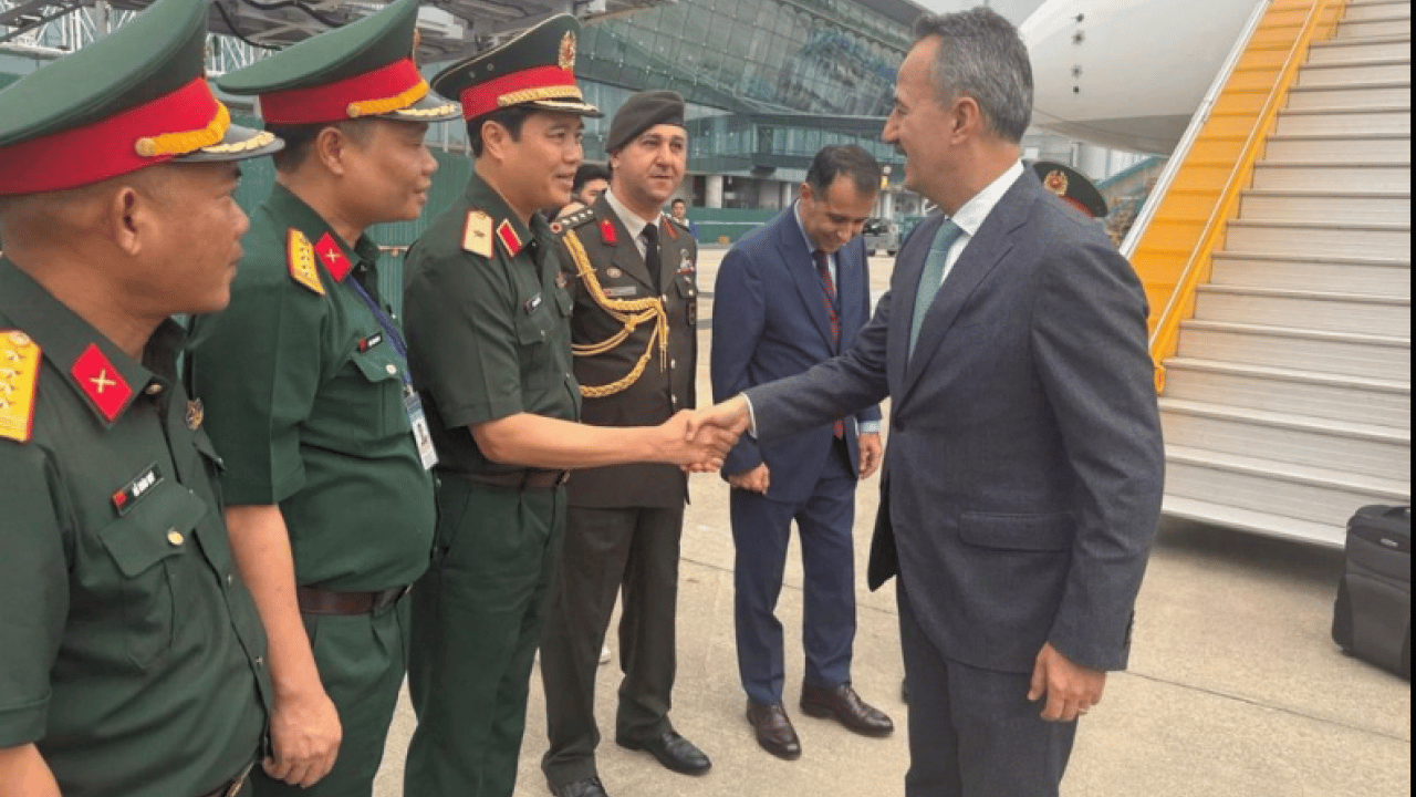 Foto - Savaş uçağı, helikopter, füze ve İHA ihtiyaçları var! 7 bin km ötedeki ülke Türkiye ile anlaşmak istiyor