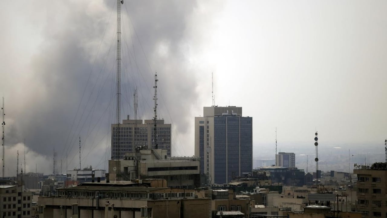 Foto - Savaşın seyrini değiştirecek gelişme! Tepesi atan Müslüman ülke, İran’a ilk kez saldırdı